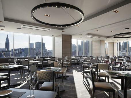 Shinjuku Granbell Hotel - Image 35