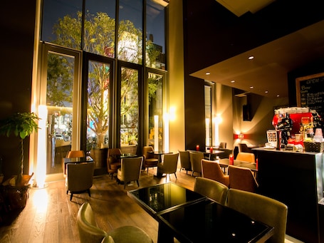 Cafe. Shinjuku Granbell Hotel