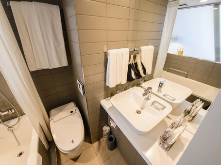 Shinjuku Granbell Hotel - Image 73