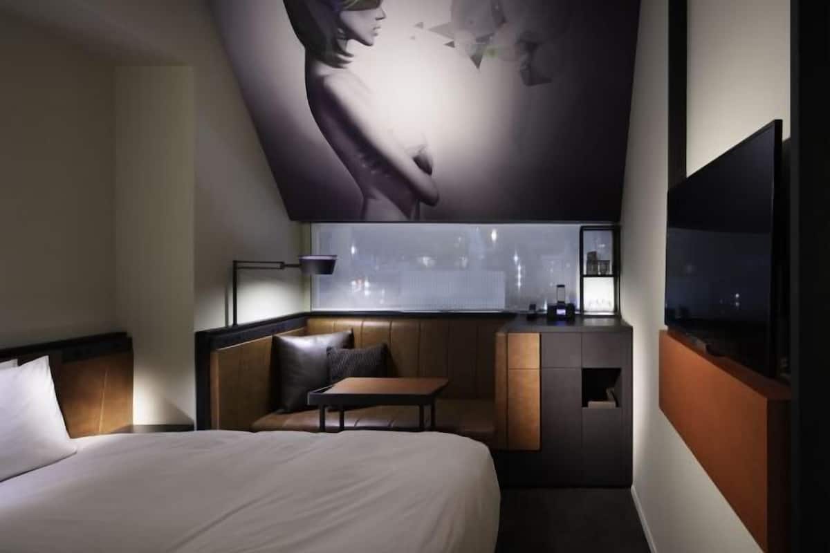 Premium bedding, down comforters, in-room safe, individually furnished