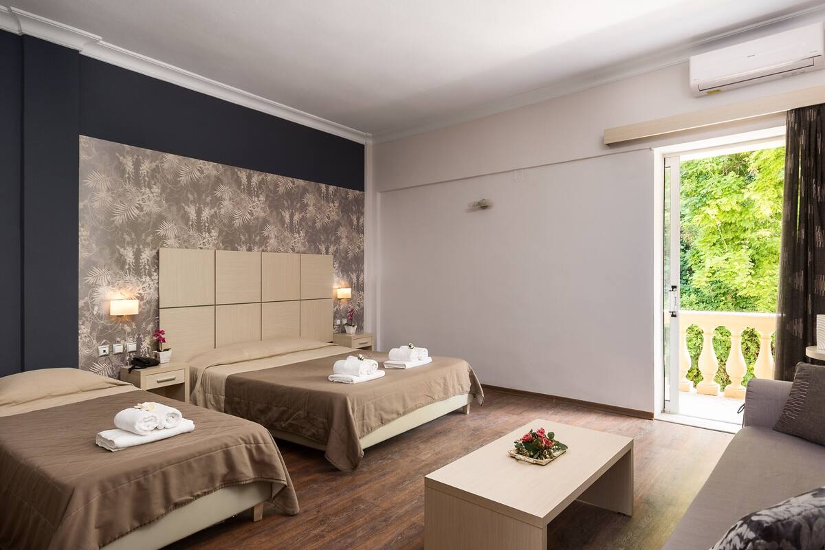 quadruple room | minibar, in-room safe, blackout curtains, iron/ironing board