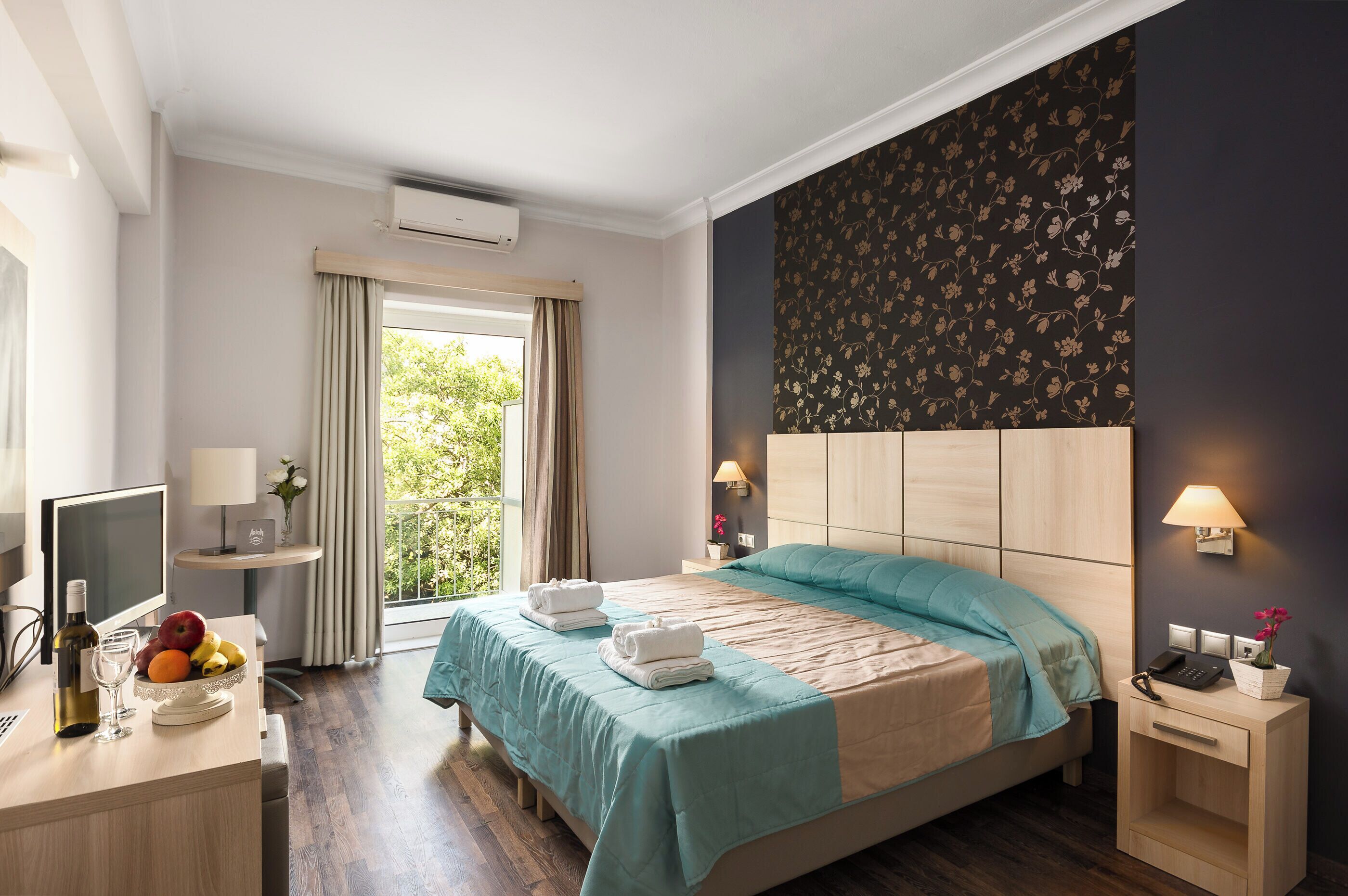 Minibar, Zimmersafe, Verdunkelungsvorhänge, Bügeleisen/Bügelbrett