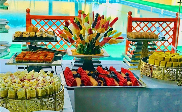 Tägliches Frühstücksbuffet gegen Gebühr