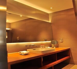 Doccia, soffione a pioggia, set di cortesia gratuito, asciugacapelli