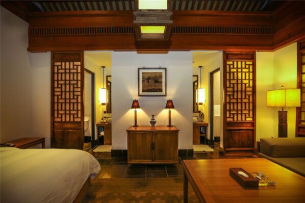 Courtyard Suite | Minibar, in-room safe, desk, blackout drapes - Chengde Imperial Mountain Resort (Chengde)