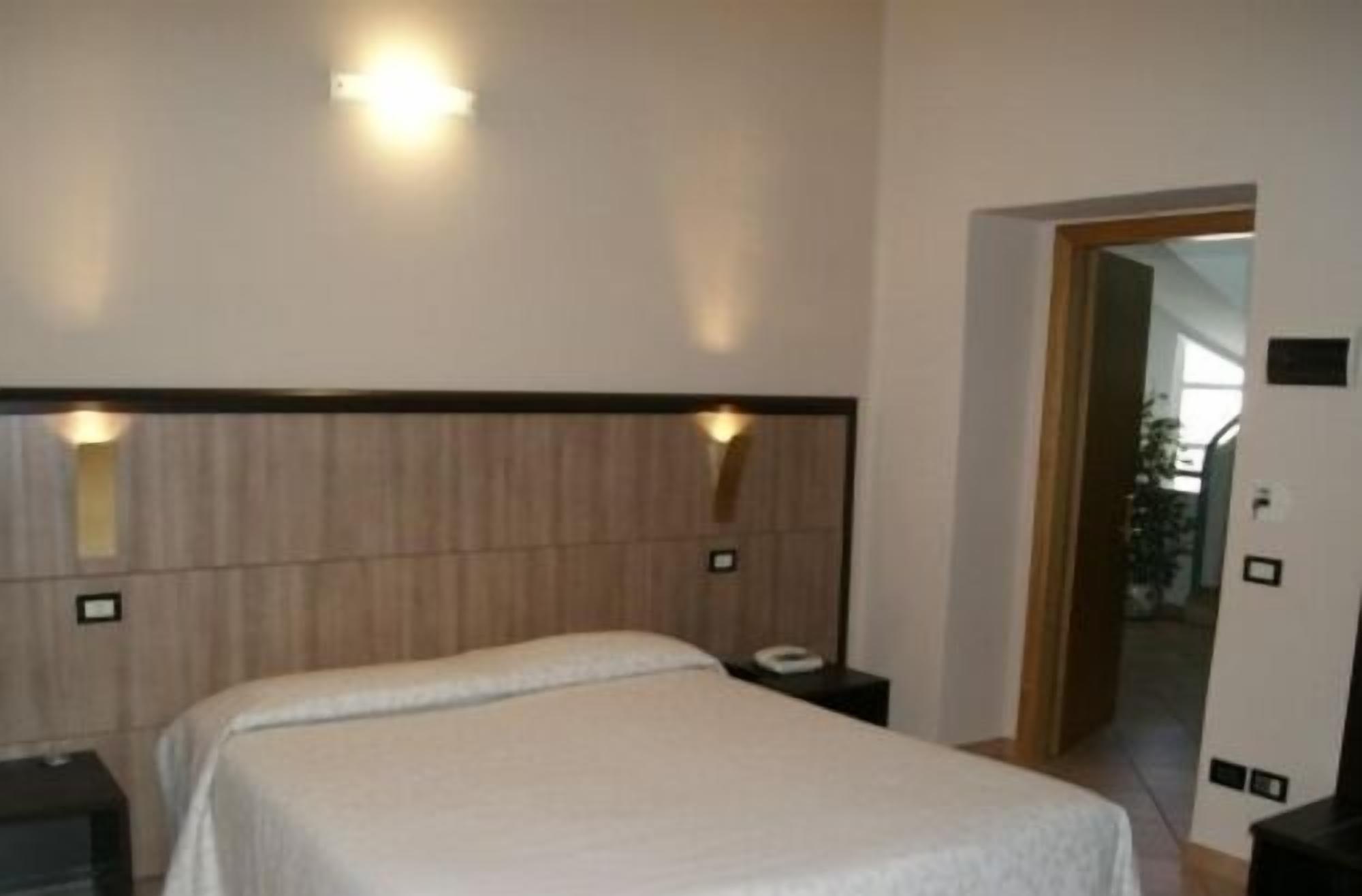 1 bedroom, in-room safe, desk, free wifi