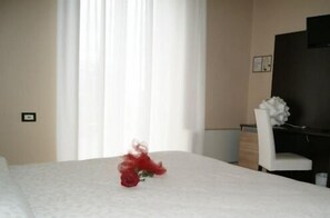 Een kluis op de kamer, een bureau, gratis wifi