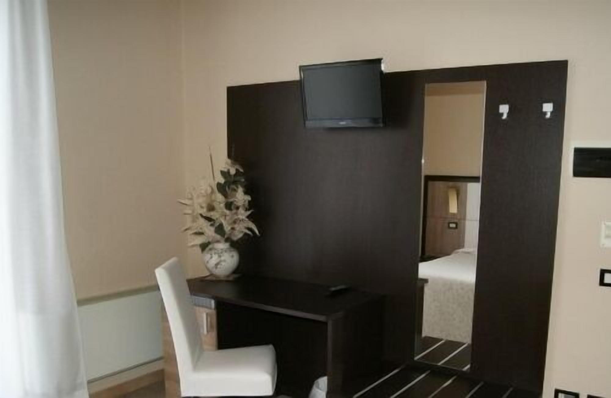 1 bedroom, in-room safe, desk, free wifi