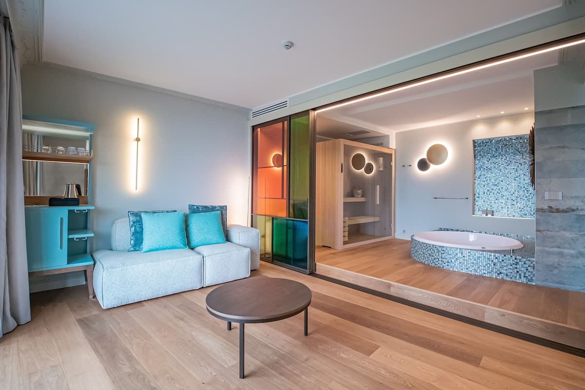 Phòng Suite Deluxe | Bộ trải giường bằng vải Frette của Ý, bộ đồ giường cao cấp 