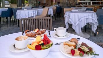 Tägliches inbegriffenes großes Frühstück