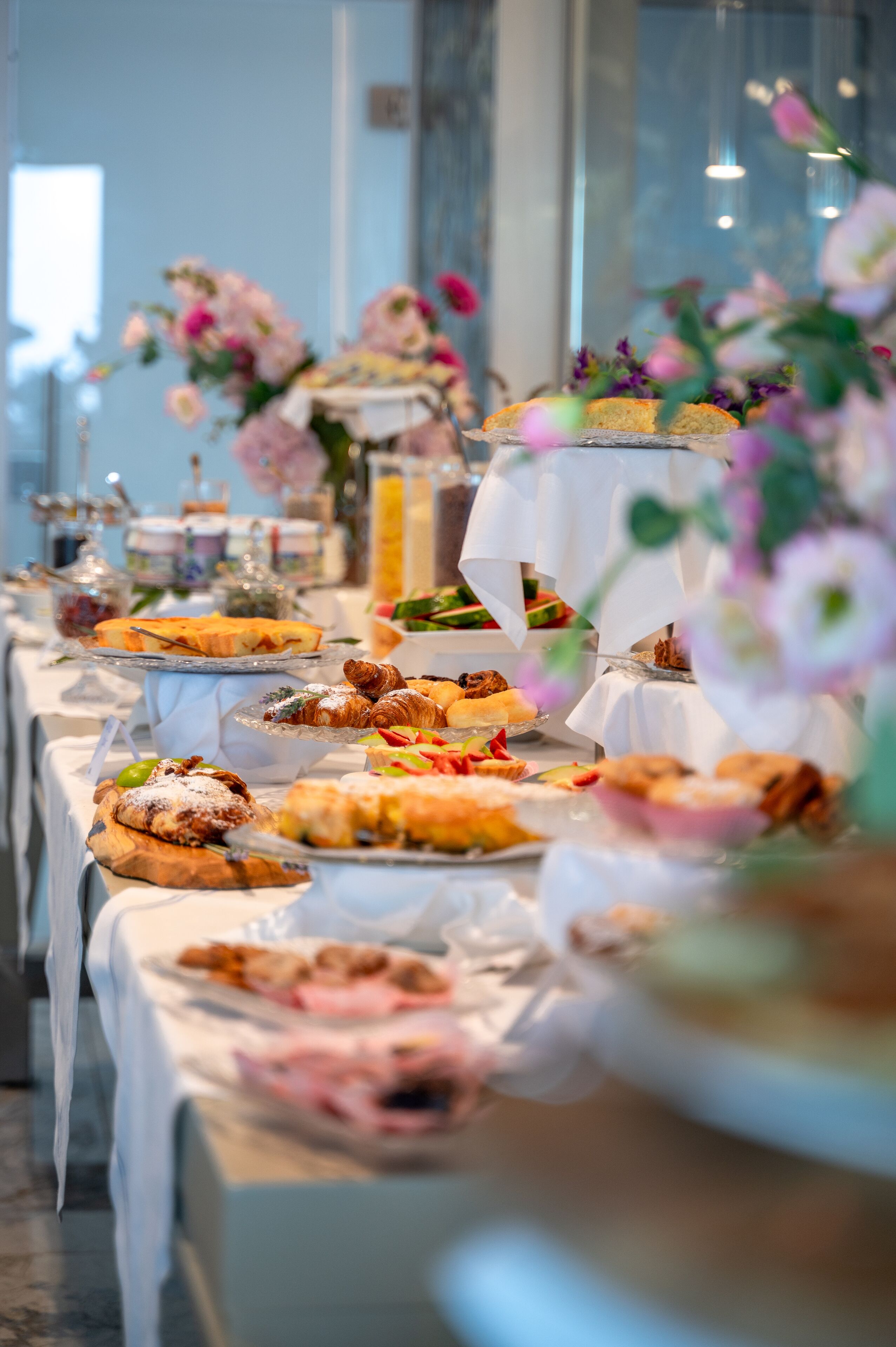 free daily full breakfast