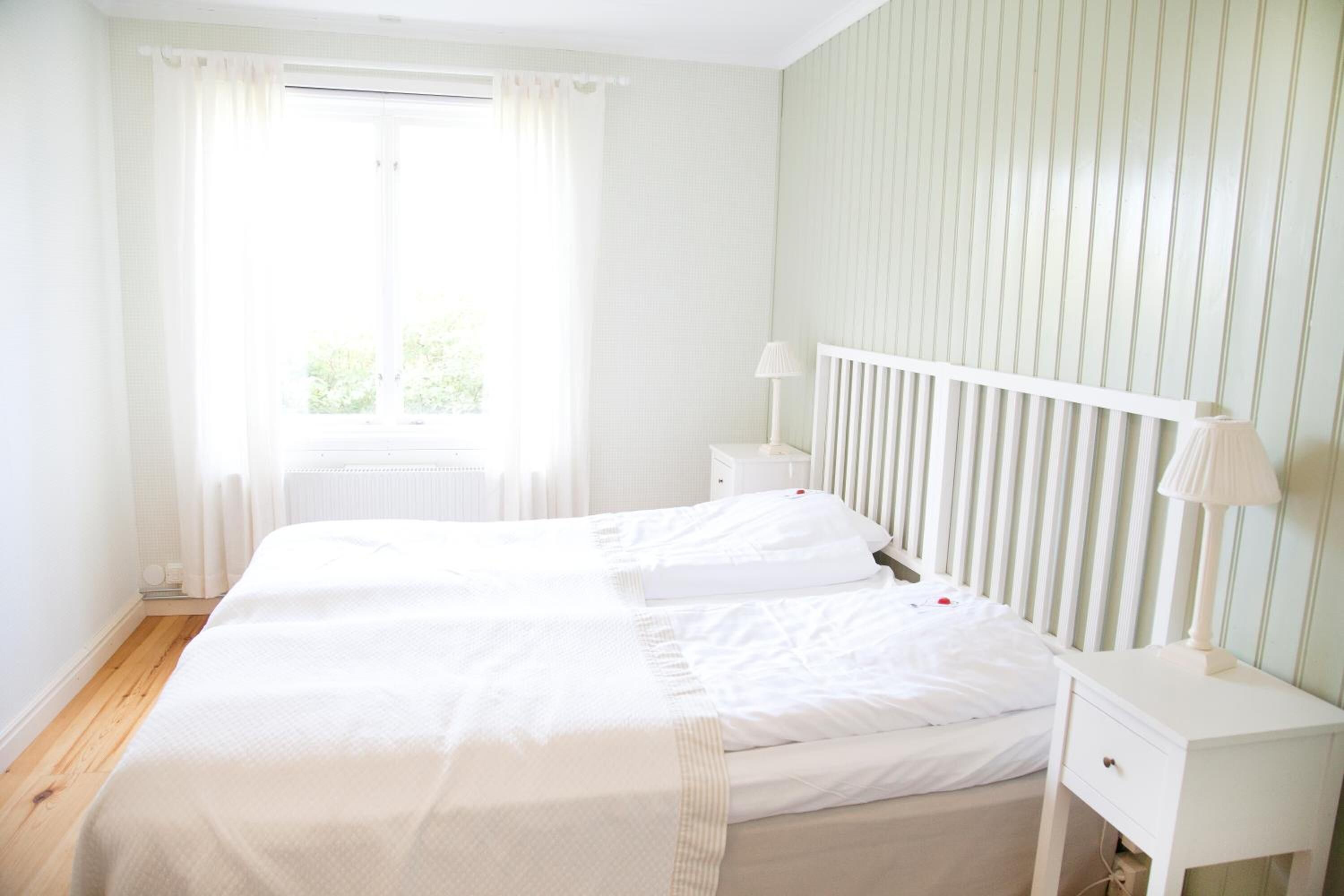 double room | free wifi, bed sheets