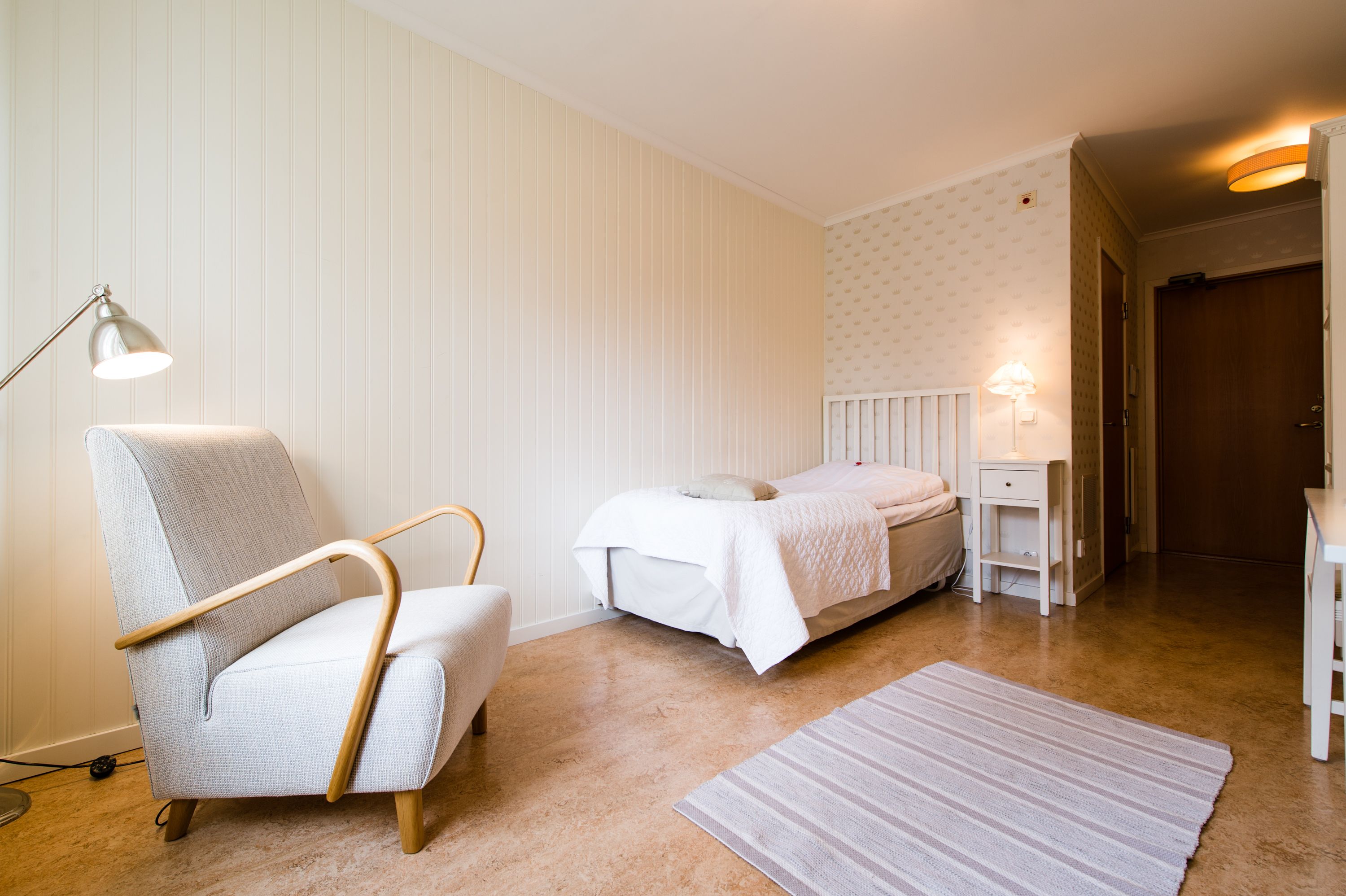 single room | free wifi, bed sheets