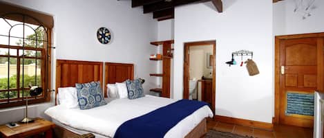 Quarto casal standard | Frigobar, cofres nos quartos, escrivaninha, berços grátis