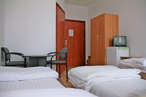 Escritorio, tabla de planchar con plancha y wifi gratis 