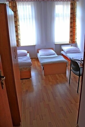 Chambre Triple, salle de bains commune