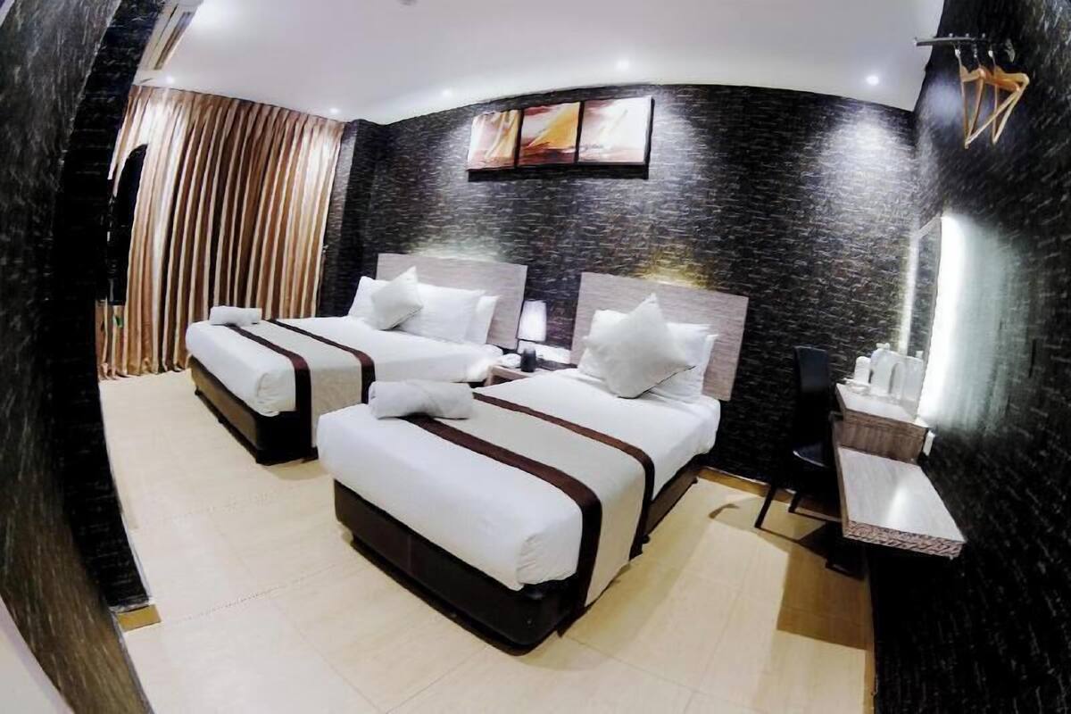 Premium bedding, iron/ironing board, free WiFi