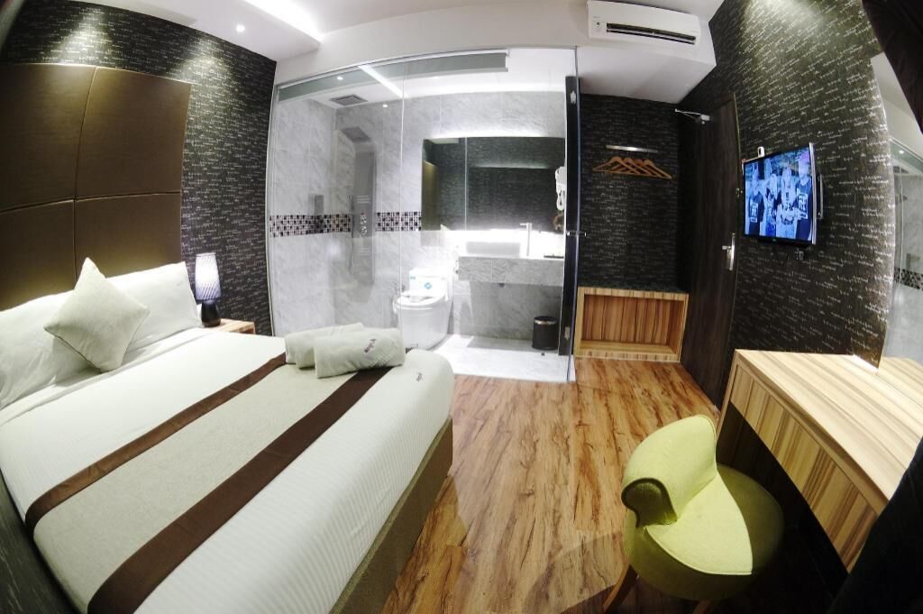 Premium bedding, iron/ironing board, free WiFi