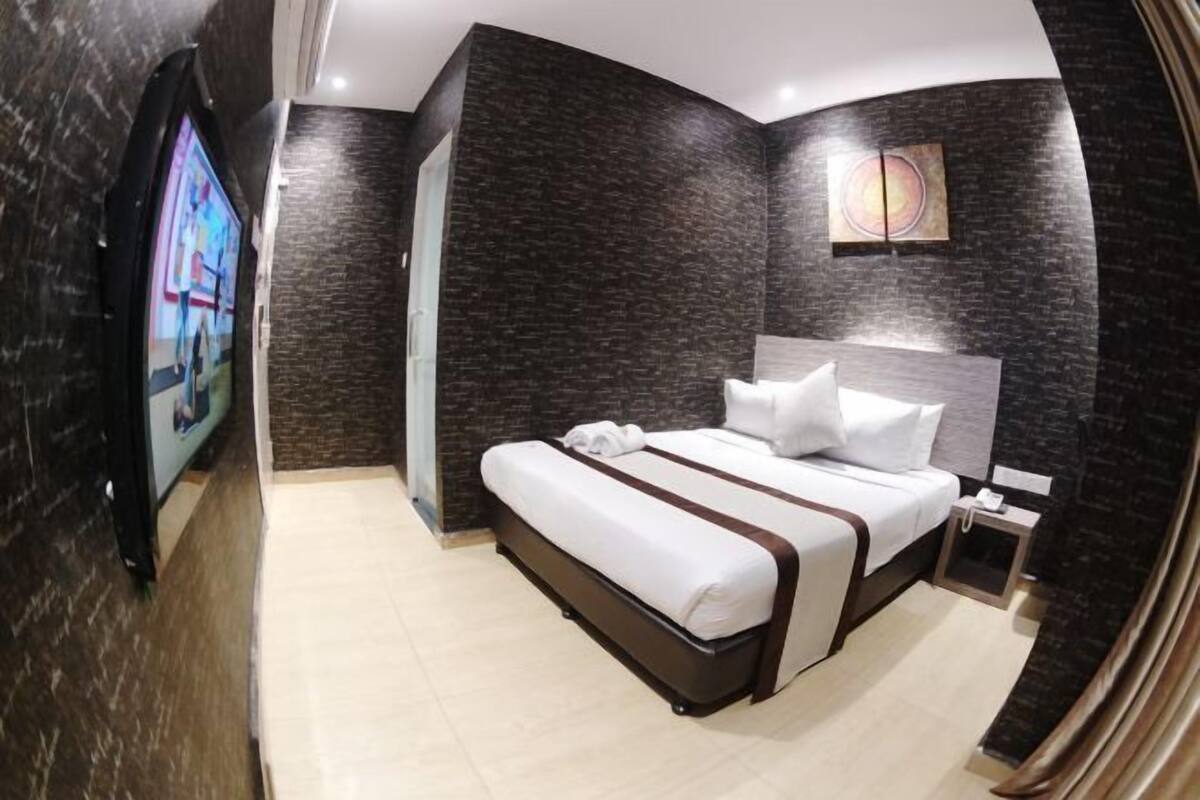 Premium bedding, iron/ironing board (on request), free WiFi