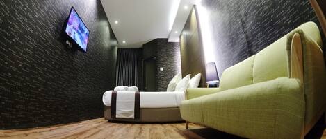 Premium Double with Window | Ropa de cama de alta calidad, tabla de planchar con plancha, wifi gratis