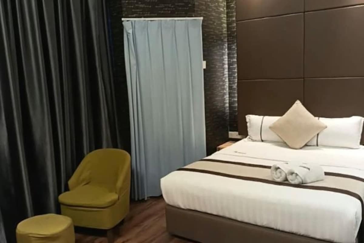 Premium bedding, iron/ironing board (on request), WiFi (free)