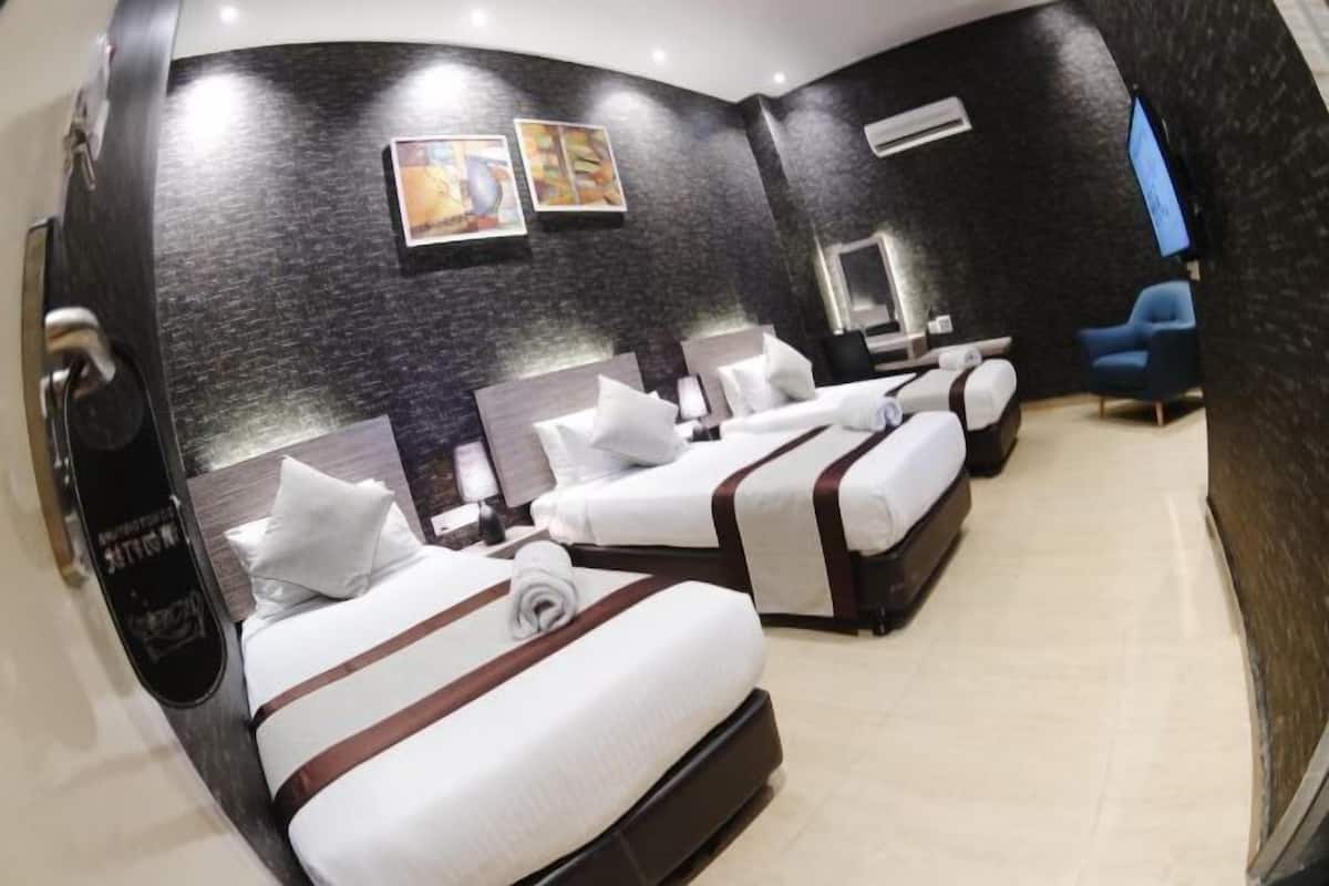 Premium bedding, iron/ironing board, free WiFi