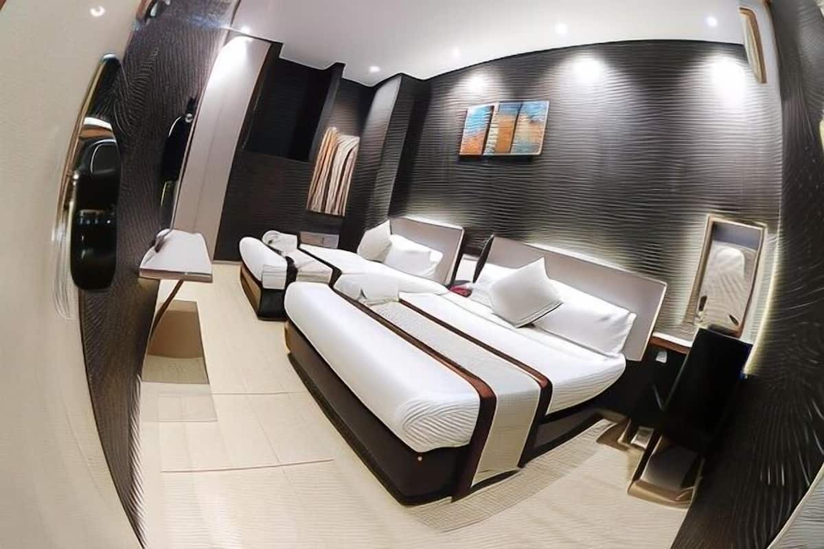 Premium bedding, iron/ironing board, free WiFi