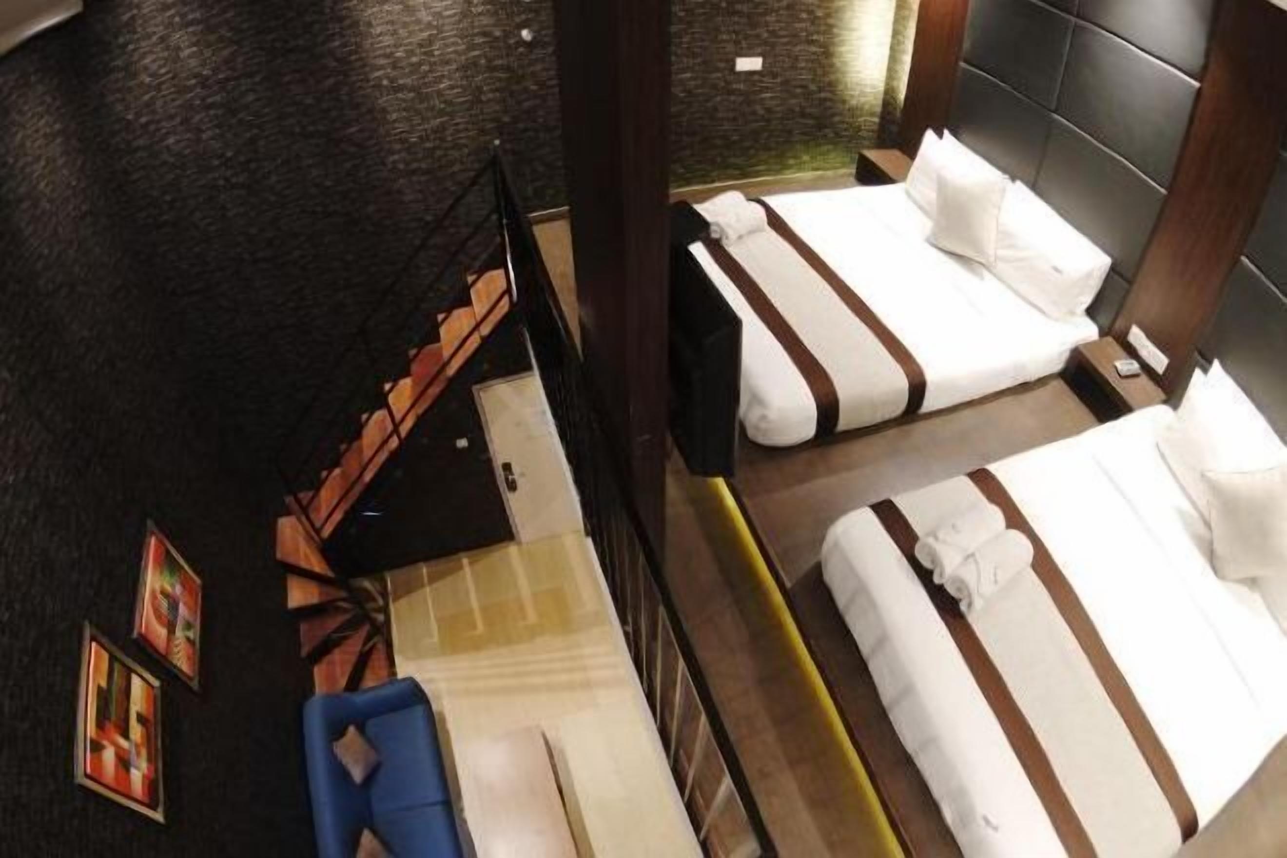 Premium bedding, iron/ironing board, free WiFi