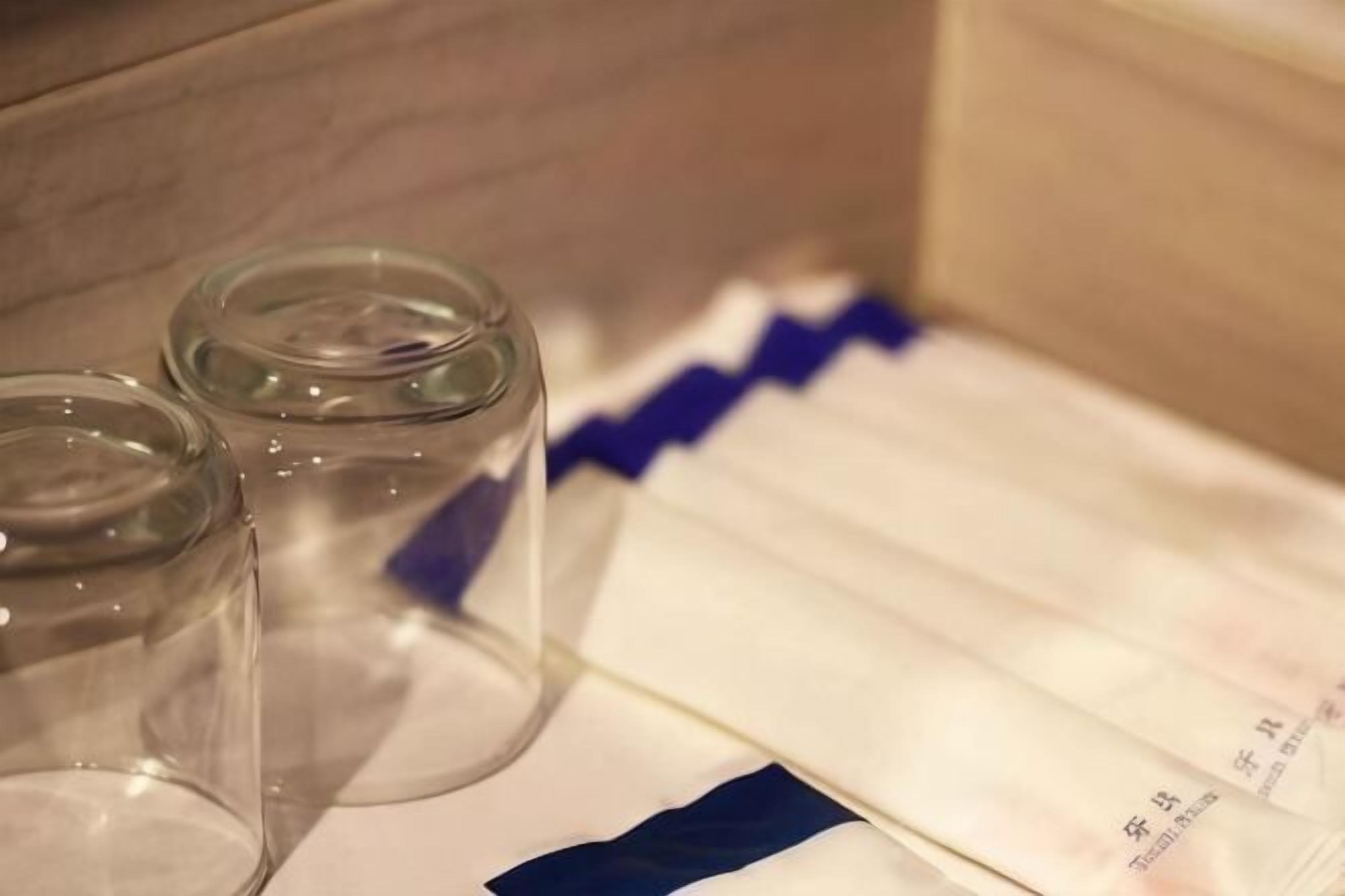 Premium bedding, iron/ironing board, free WiFi