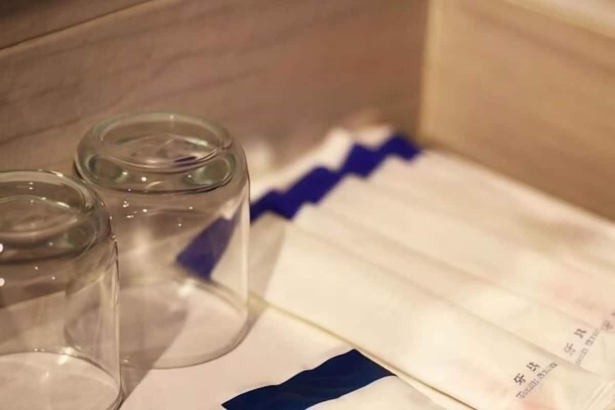 Premium bedding, iron/ironing board, free WiFi