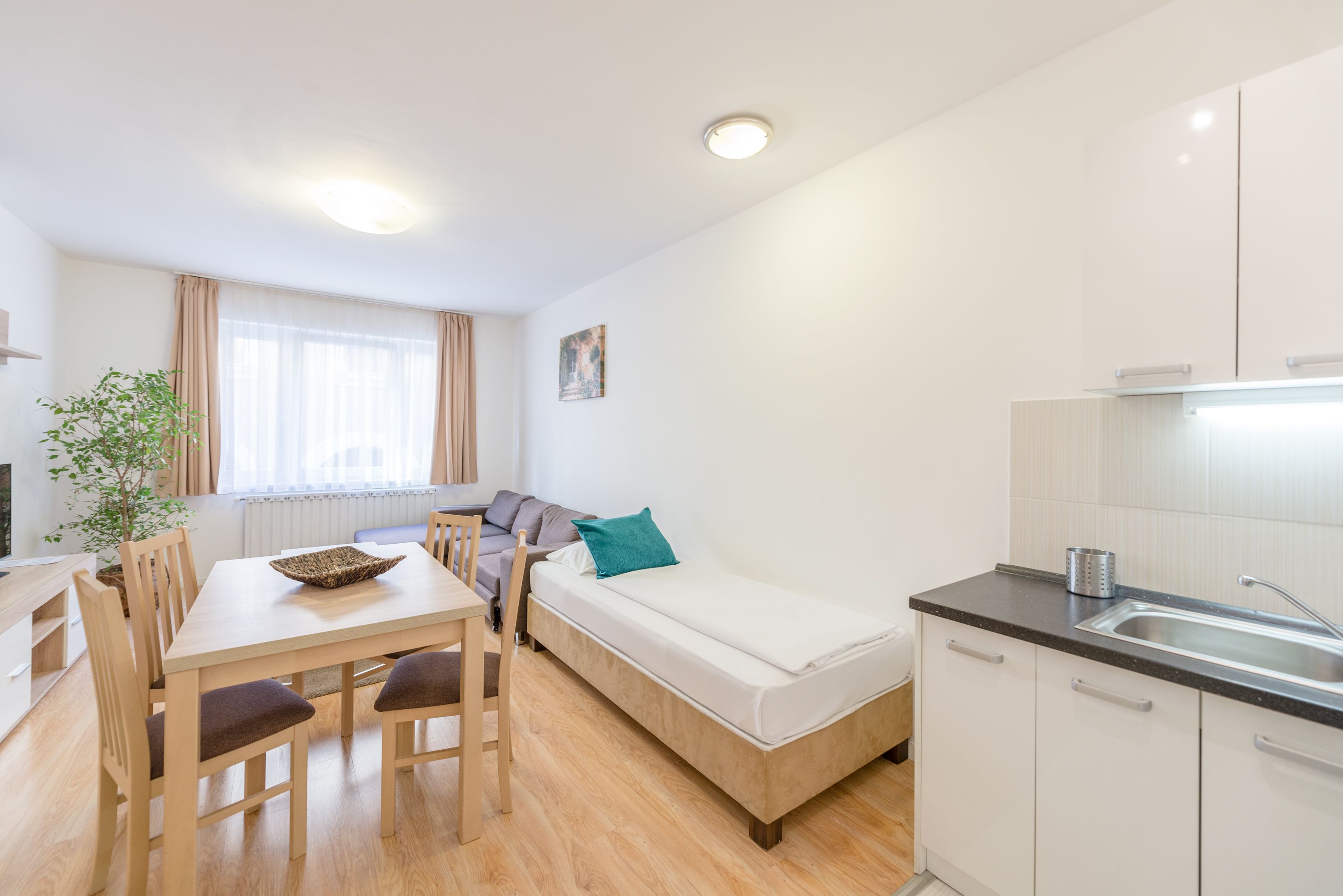 flat-screen tv, dvd player