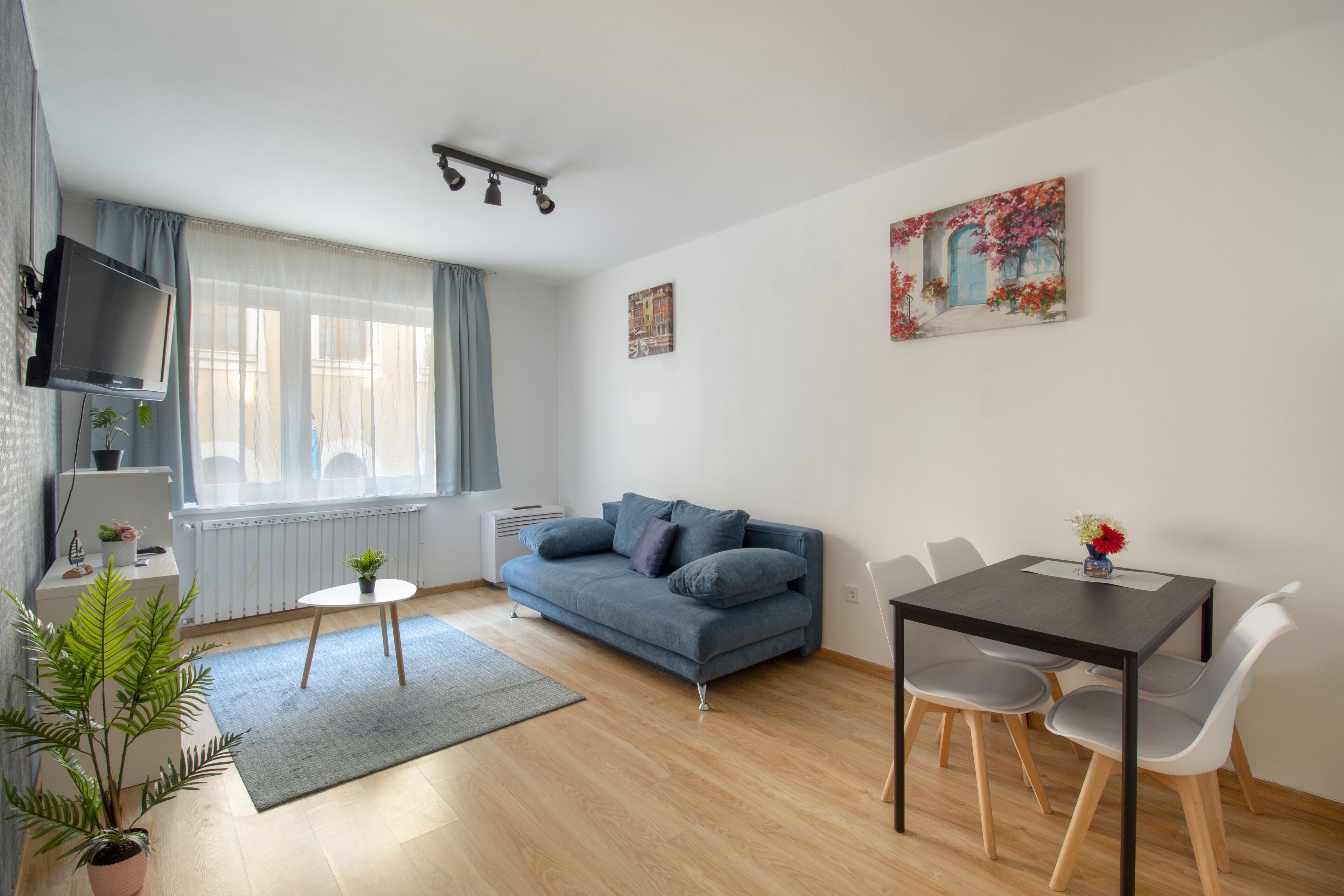 apartment for 2 people | living area | flat-screen tv, dvd player
