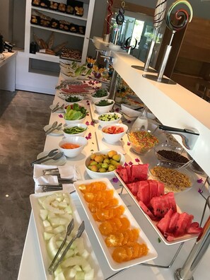 Esmorzar diari d'estil bufet gratuït 