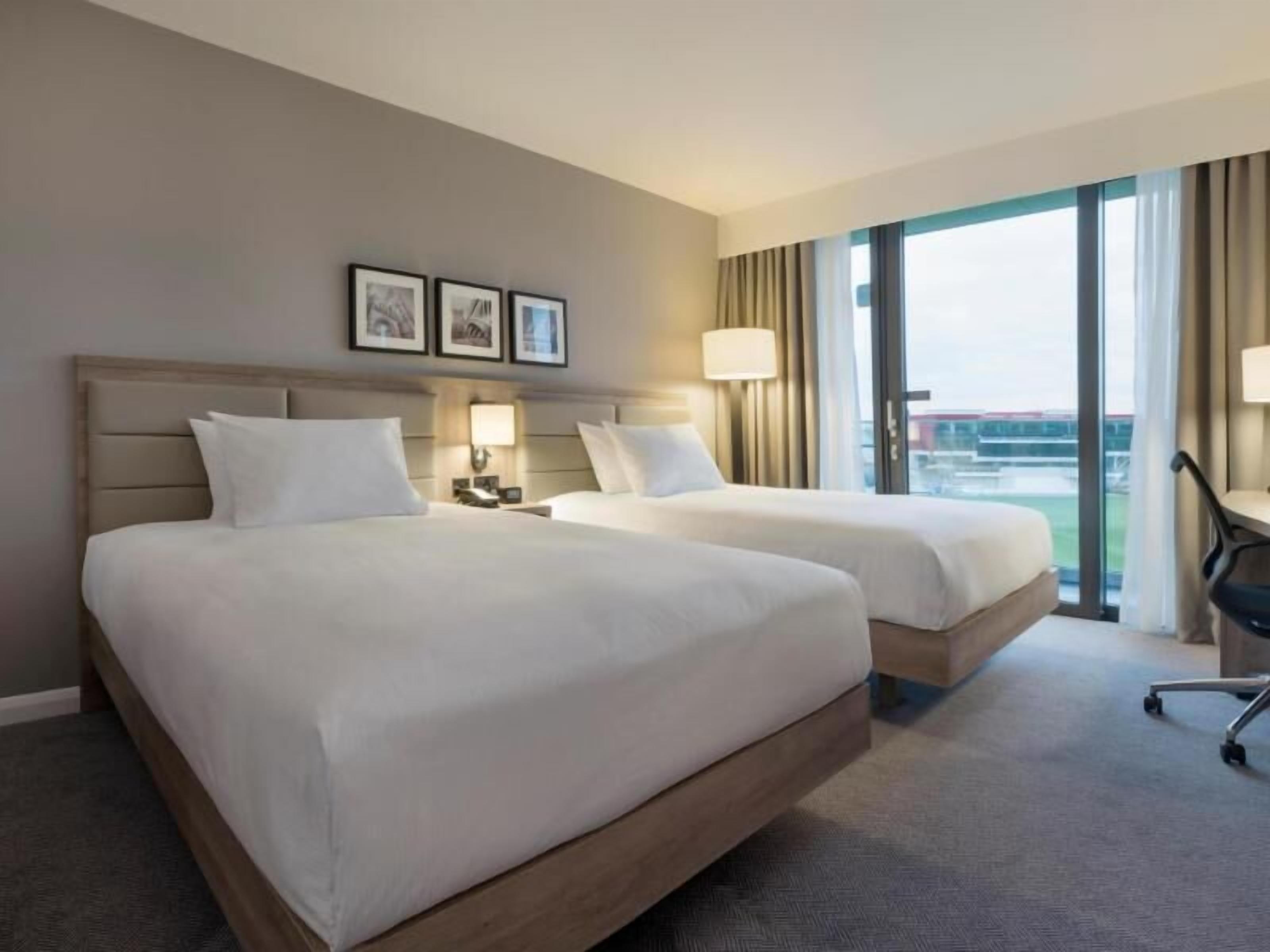 Sengetøy i egyptisk bomull, sengetøy av topp kvalitet og safe på rommet