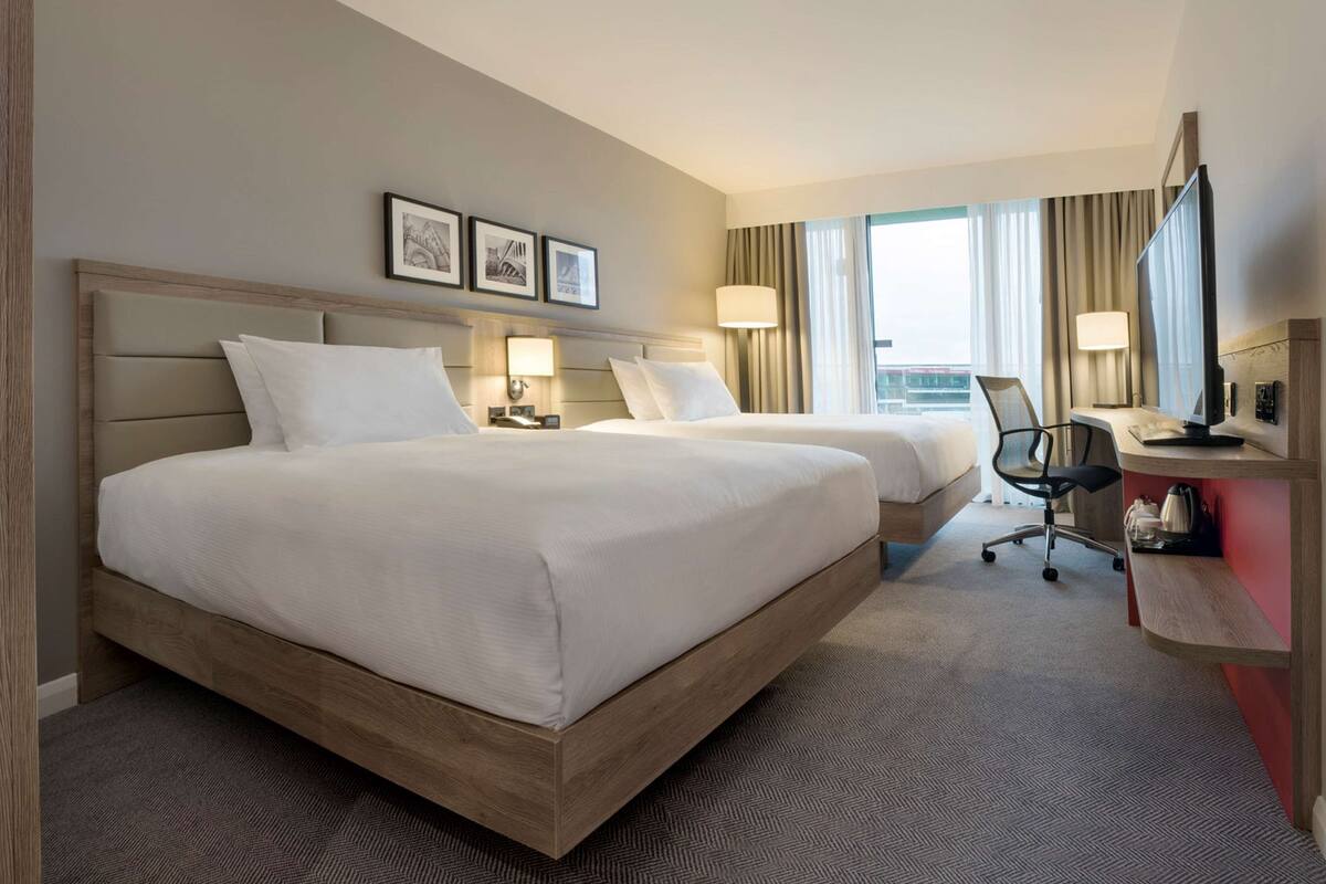 egyptian cotton sheets, premium bedding, in-room safe, desk