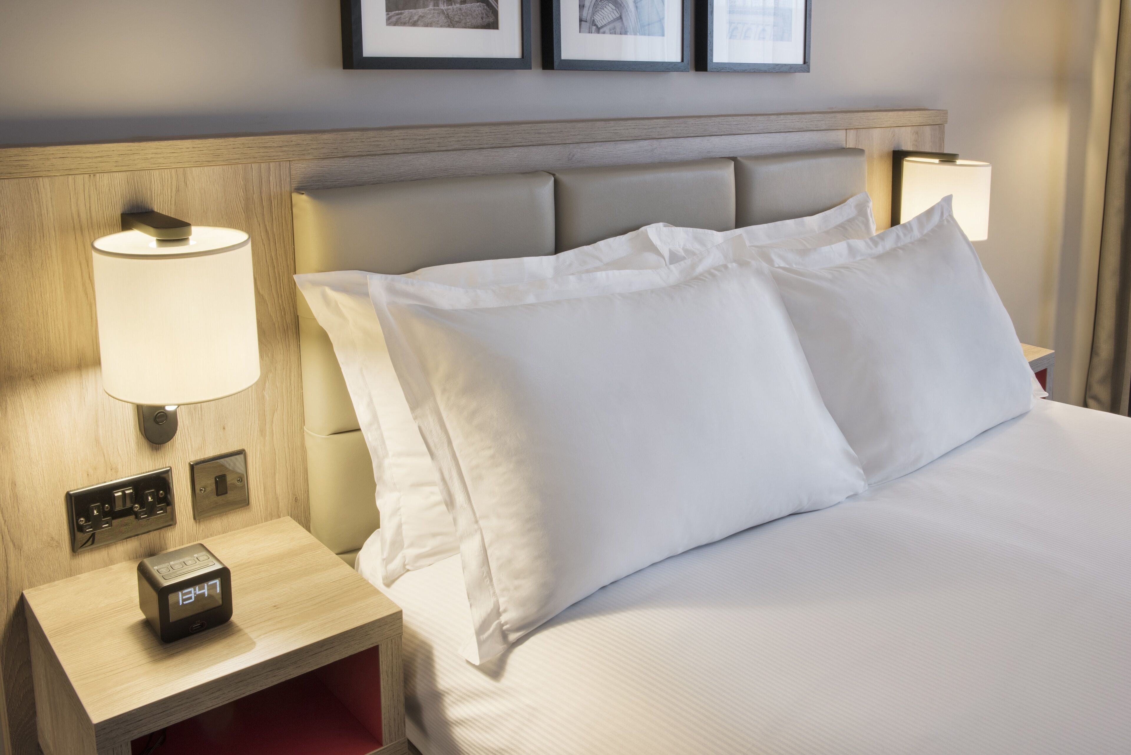 egyptian cotton sheets, premium bedding, in-room safe, desk