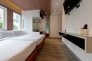 Minibar, in-room safe, desk, blackout drapes - The Period Pratunam (Bangkok)