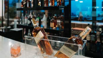 Bar á þaki, útsýni yfir garðinn, opið daglega