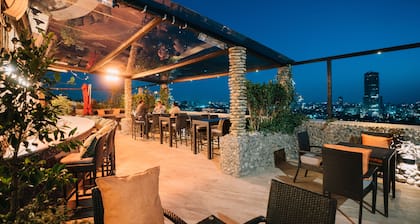 Monarch Hotel