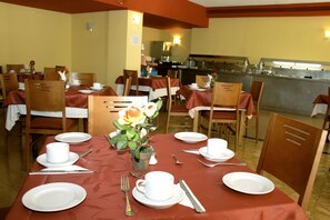 Daily breakfast for a fee - Apartamentos Fayna (San Bartolomé de Tirajana)