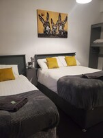 Triple Room, Ensuite (Sleeps Three Guests)