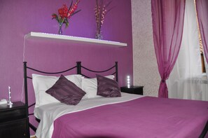 Double Room, Private Bathroom | Desk, cribs/infant beds, free WiFi