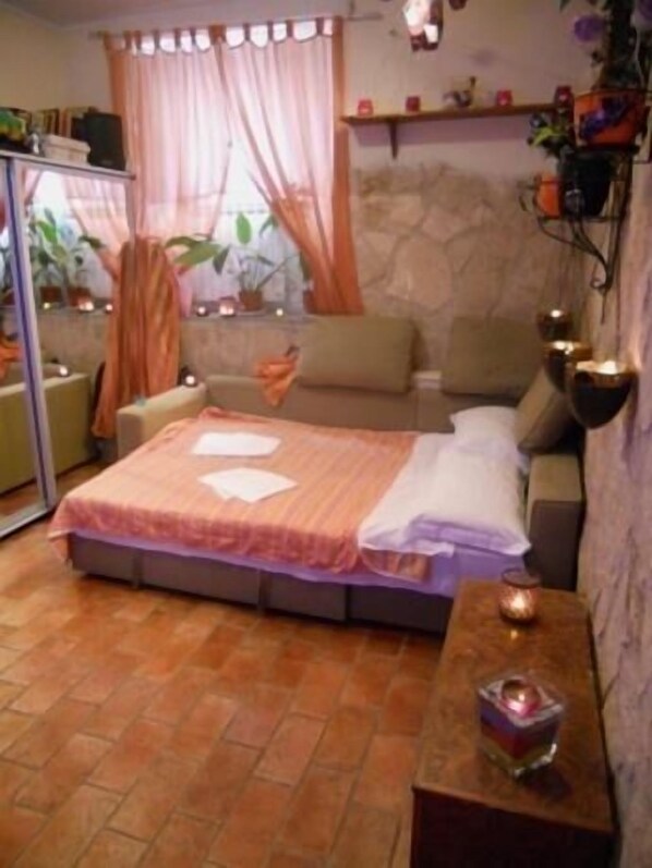 Habitación cuádruple, en edificio contiguo | Escritorio, cunas y wifi gratis