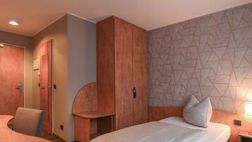 Single Room - Single Bed | Hypo-allergenic bedding available, desk, blackout drapes, soundproofing
