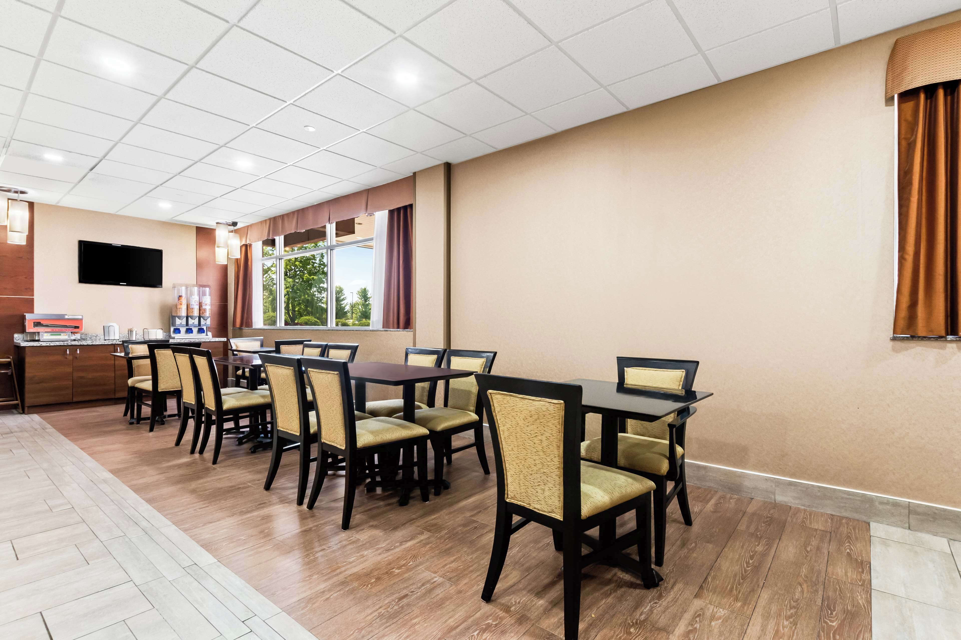 Photo - Best Western Plus Fergus Hotel