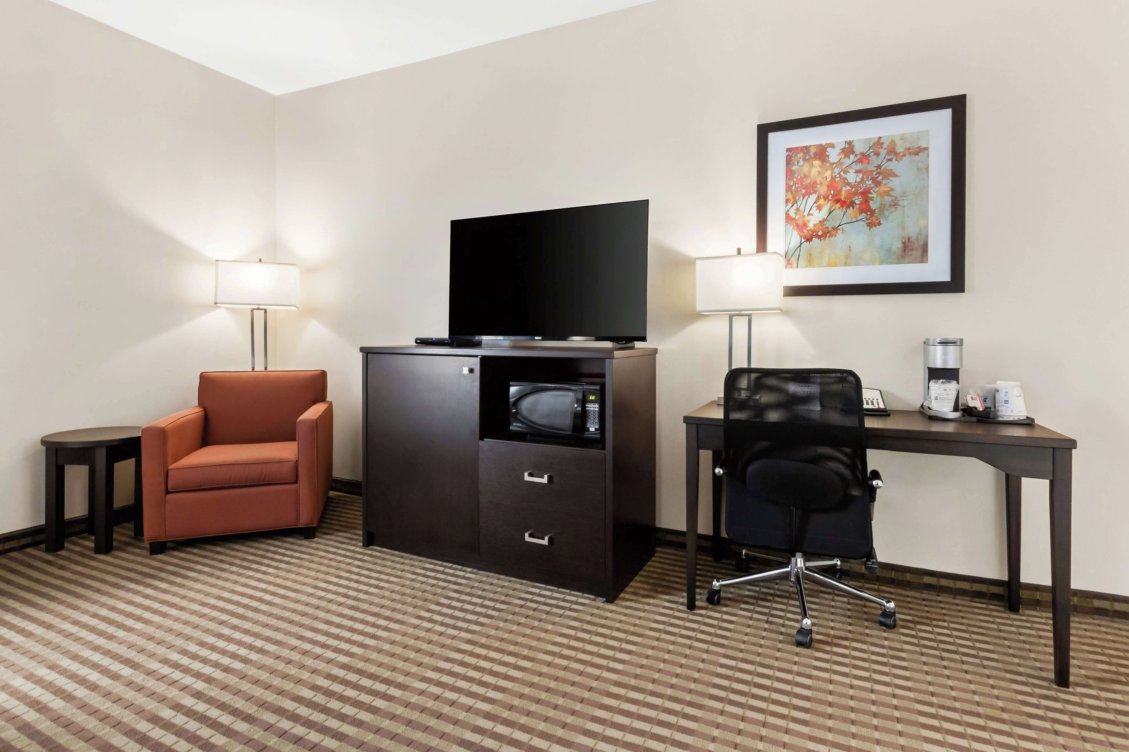 1 bedroom, in-room safe, desk, iron/ironing board