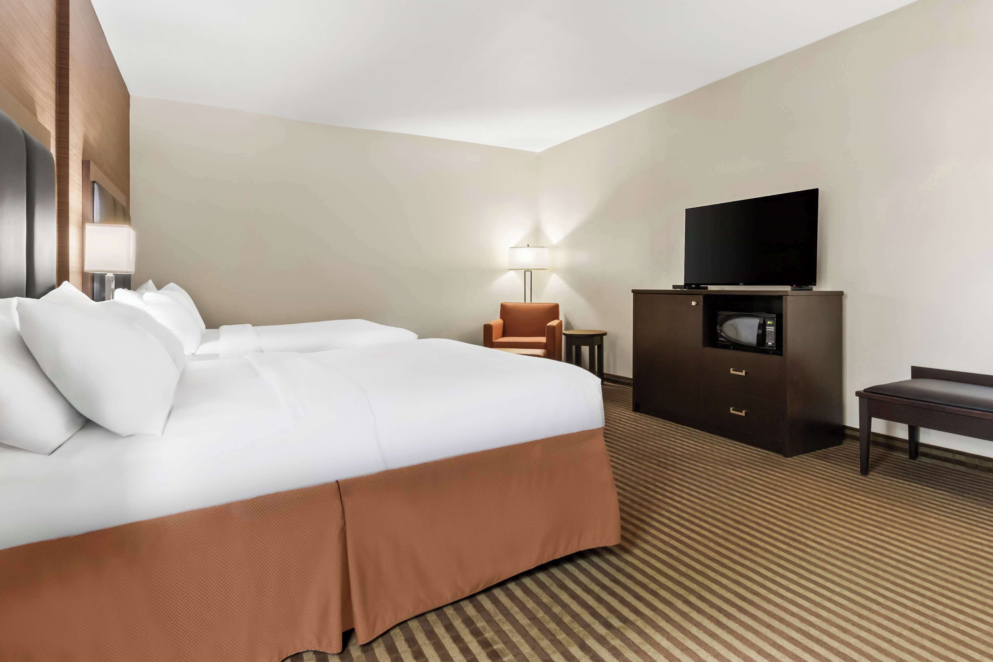 Photo - Best Western Plus Fergus Hotel