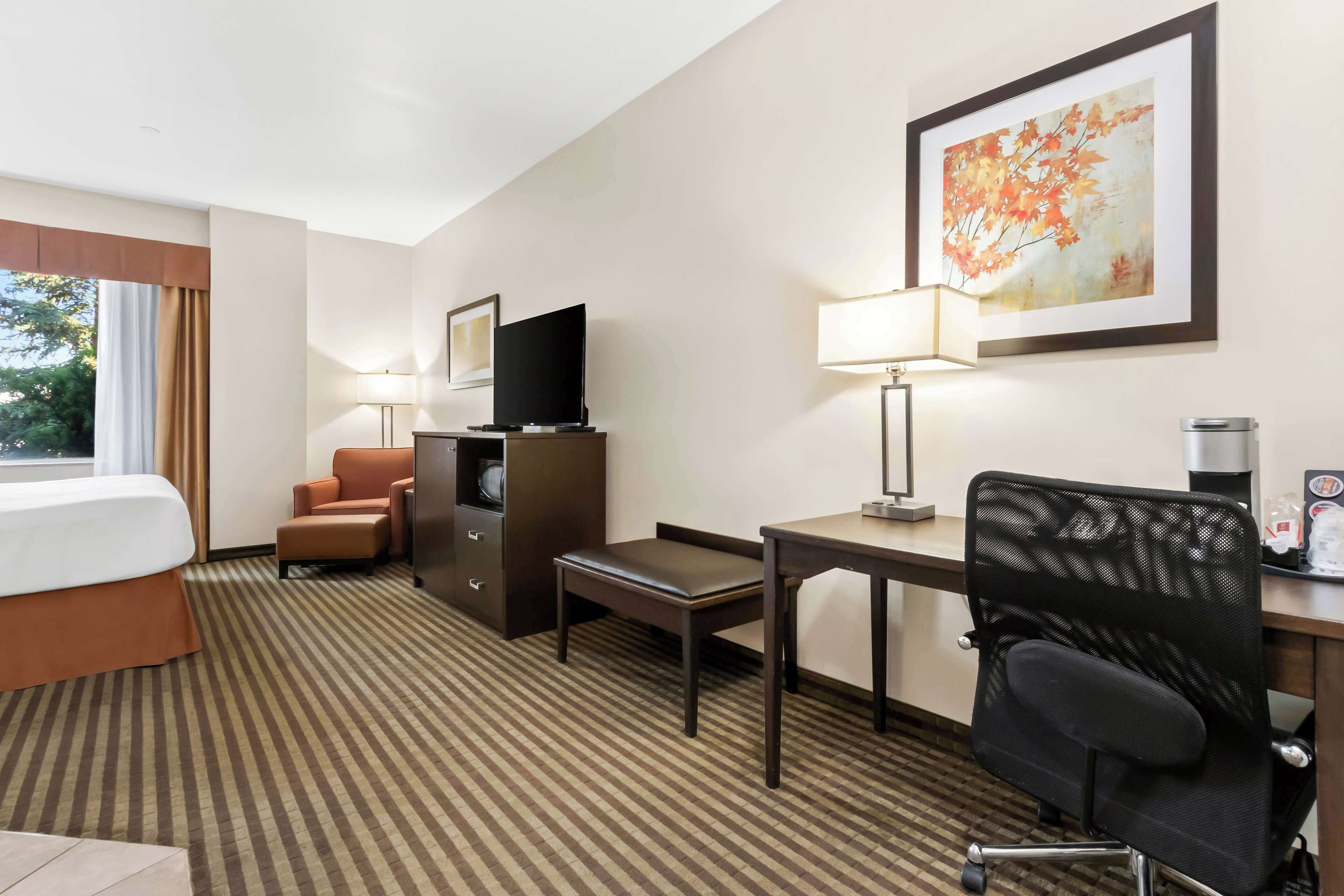 Photo - Best Western Plus Fergus Hotel
