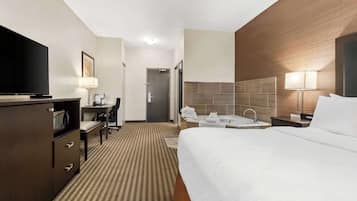 Suite, 1 très grand lit, non-fumeur, baignoire à jets | Coffre-fort, bureau, fer et planche à repasser, lit de bébé (supplément)