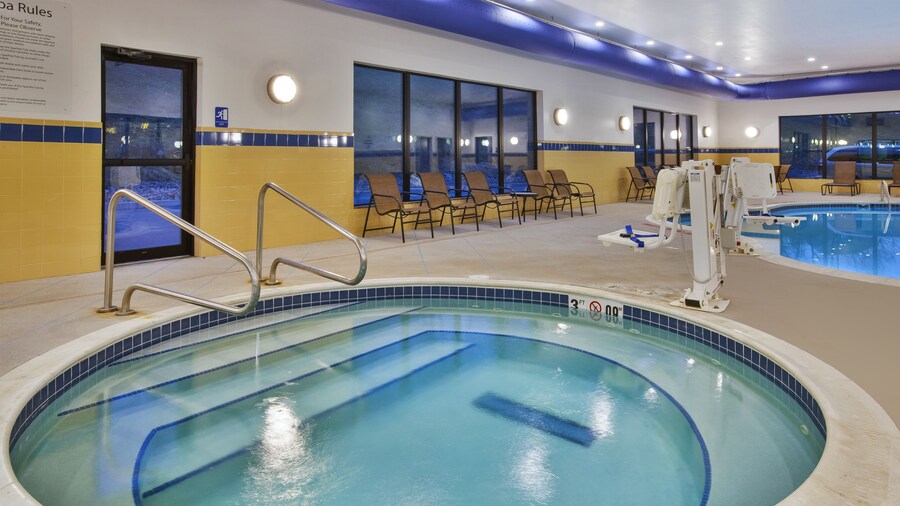 Holiday Inn Express & Suites Washington - Meadow Lands by IHG